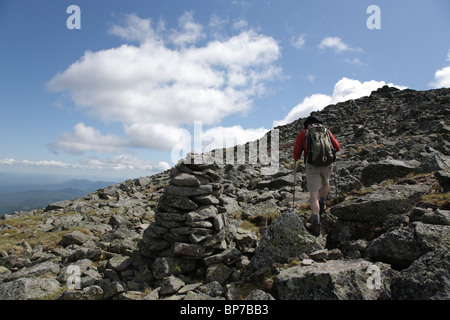 Mount Washington State Park - aufsteigender Nelson Crag Trail in der Nähe von "Ball Crag" Wanderer in den White Mountains, New Hampshire, USA. Stockfoto