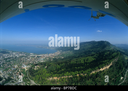 Luftaufnahme von einem Luftschiff Luftschiff Zeppelin NT der Stadt Bregenz, Bodensee (Bodensee) und Pfänder-Gipfel, Österreich Stockfoto