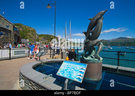 Barmouth, Hafen, Delphin Statuen, Boote, North Wales, UK Stockfoto