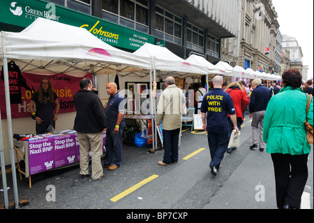 Anti-Britische Nationalpartei Stall auf Dale Street Liverpool nach der gay-Pride März Stockfoto