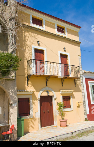 Renoviert dreistöckigen korfiotische Traditionshaus in Berg Dorf von Makrades auf der griechischen Insel Korfu Griechenland GR Stockfoto