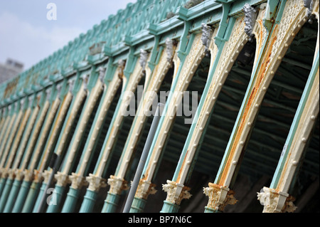 Altes Eisen unterstützt auf Madeira Drive, Brighton, Sussex, UK Stockfoto