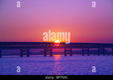 Die Verbindungsbrücke zum Kansai International Airport, der Präfektur Osaka, Japan Stockfoto