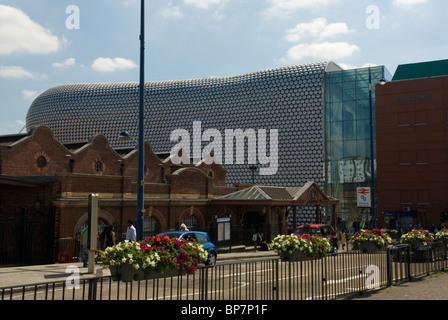 Moor Street Station, mit The Bullring Shopping Centre und Selfridges, Birmingham, West Midlands, England. Stockfoto