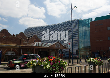 Moor Street Station, mit The Bullring Shopping Centre und Selfridges, Birmingham, West Midlands, England. Stockfoto