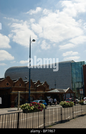 Moor Street Station, mit The Bullring Shopping Centre und Selfridges, Birmingham, West Midlands, England. Stockfoto