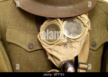 WWI U.S. Armee-Uniform, Helm und Gasmaske Stockfoto