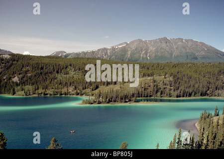 Emerald Lake, Yukon Territorium, Kanada - malerische Landschaft in der Nähe von Carcross entlang South Klondike Highway 2 Stockfoto