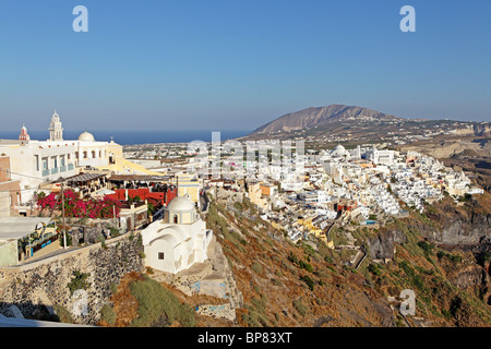 Panoramablick von Fira, Santorin, Cyclades, Ägäische Inseln, Griechenland Stockfoto