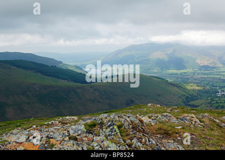 Blick von Outerside über Grisedale Pike und Bassenthwaite Lake in den Lake District National Park, Cumbria. Stockfoto