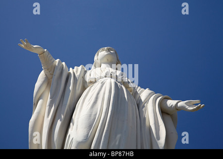 Statue der Jungfrau Maria auf Cerro San Cristobal, Bellavista, Santiago, Chile, Südamerika Stockfoto