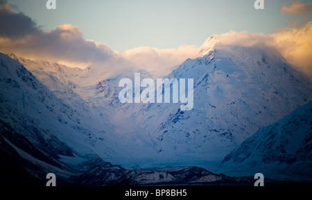 Sonnenuntergang-Sweep über eisigen Gipfeln und eine riesige, eiszeitliche Tal neben Mt. Cook, Neuseeland Stockfoto