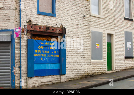 Verlassene Häuser in Burnley, Lancashire, UK mit Brettern. Stockfoto