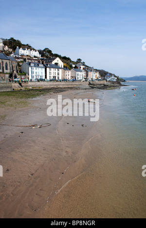 Aberdovey (Aberdyfi) direkt am Meer mit der Flut Stockfoto