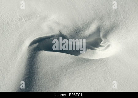 Winterschnee driftet auf Kinder Scout Plateau, Peak District, Derbyshire, England, UK Stockfoto