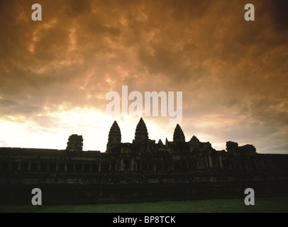 Wolken über die Ruinen von Angkor Wat. Angkor, Kambodscha Stockfoto