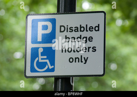 Behindertenausweises Inhaber Parkplatz Schild Stockfoto