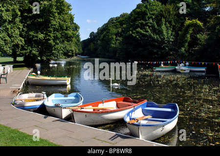 Boote auf dem Deich in Roggen, High Wycombe, Buckinghamshire, England, Großbritannien Stockfoto