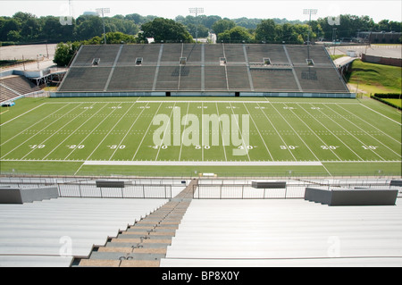 Ansicht des gesamten Feldes im American Football-Stadion. Stockfoto