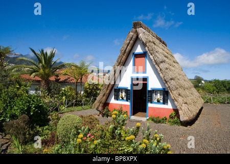A-framed Palheiro Traditionshaus, Santana, Madeira, Portugal Stockfoto