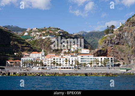 Blick auf das Meer der Stadt, Ponta Do Sol, Madeira, Portugal Stockfoto