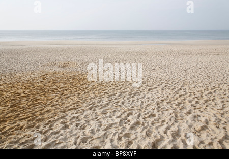 Fußabdrücke Links an einem Sandstrand, Deutschland Stockfoto