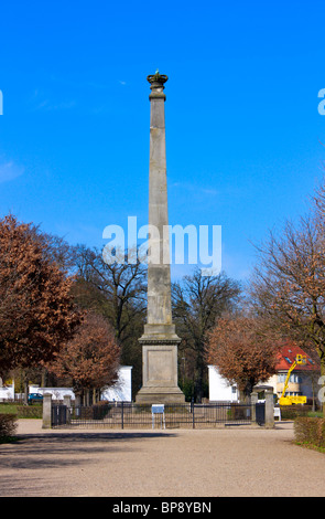 Obelisk in der Mitte des Zirkus Putbus, Rügen, Deutschland Stockfoto