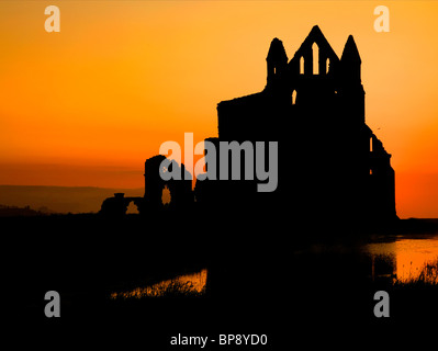 Whitby Abtei im Sonnenuntergang Stockfoto