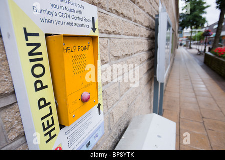 Ein Help-Point in Verbindung mit Burnley CCTV abh Centre, Lancashire, Großbritannien. Stockfoto