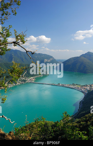 Lago di Lugano mit Damm von Melide, Tessin, Schweiz Stockfoto