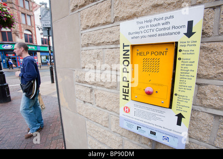 Ein Help-Point in Verbindung mit Burnley CCTV abh Centre, Lancashire, Großbritannien. Stockfoto