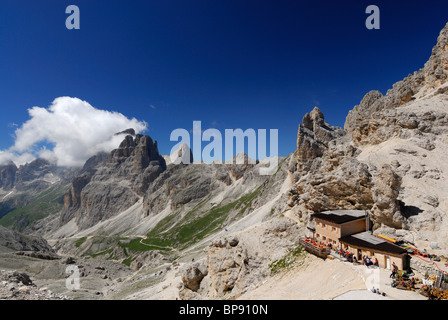 Grasleitenpass Talebene Vajolet Türme Vajolet Hütte und König Laurin Felswand, Rosengarten Gruppe, Dolomiten, Trentin Stockfoto