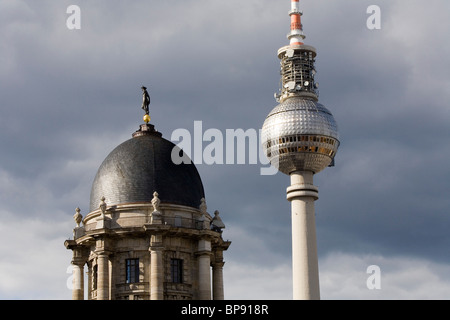 TV-Turm-Berlin, Alexanderplatz und das Stadthaus, Berlin, Deutschland Stockfoto