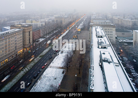 Die Karl-Marx-Allee, Winter, Schnee, Berlin Stockfoto