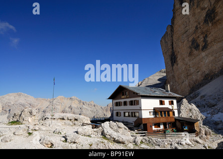 Rifugio Giussani Hütte, Tofana di Rozes, Tofane, Dolomiten, Veneto, Italien Stockfoto