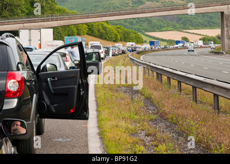 Warteschlangen Verkehr auf Autobahn M5 Richtung Süden Stockfoto