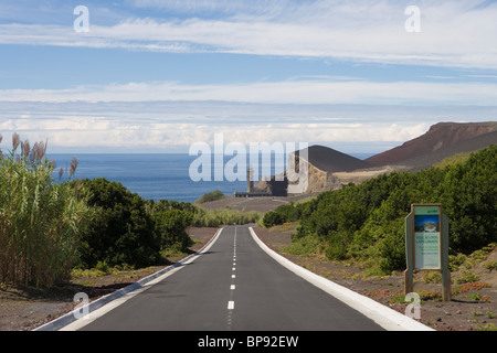 Weg nach Capelinhos Leuchtturm, Insel Faial, Azoren, Portugal, Europa Stockfoto