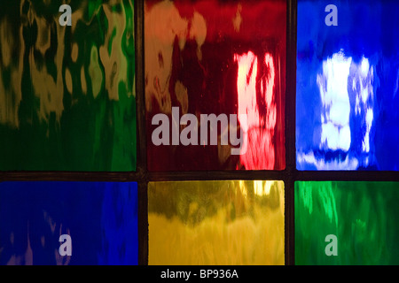 Glasfenster im Kloster Monestir de Miramar, in der Nähe von Deia, Mallorca, Balearen, Spanien, Europa Stockfoto