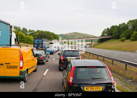 Warteschlangen Verkehr auf Autobahn M5 Richtung Süden Stockfoto