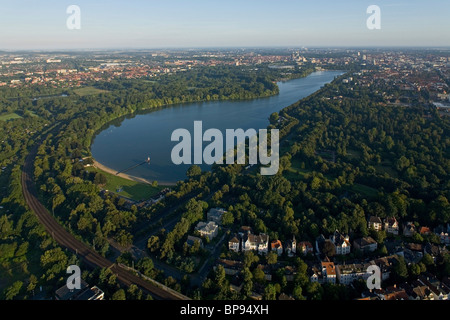 Luftaufnahme der Baum gesäumt Machsee See in Norddeutschland, Niedersachsen, Hannover, Rathaus Stockfoto