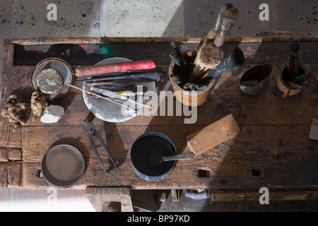 Pinsel und malt in Miros Studio Fundacio Pilar ich Joan Miro, Palma, Mallorca, Balearen, Spanien, Europa Stockfoto