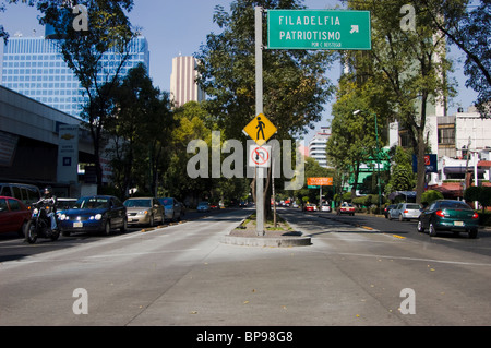 Zeichen Insurgentes Avenue-Mexiko-Stadt Stockfoto