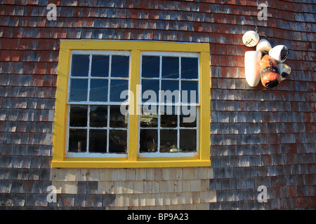 Fenster bei Fish Shack in Peggys Cove, Nova Scotia, Kanada, Nordamerika. Foto: Willy Matheisl Stockfoto