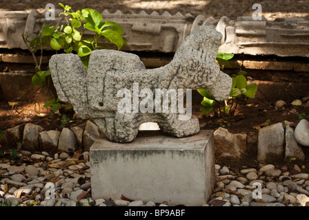 Stein-Skulptur des Künstlers Anachar Basbous Libanon Nahost in Rachana Freilichtmuseum angezeigt Stockfoto