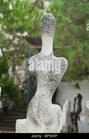 Stein-Skulptur des Künstlers Anachar Basbous Libanon Nahost in Rachana Freilichtmuseum angezeigt Stockfoto