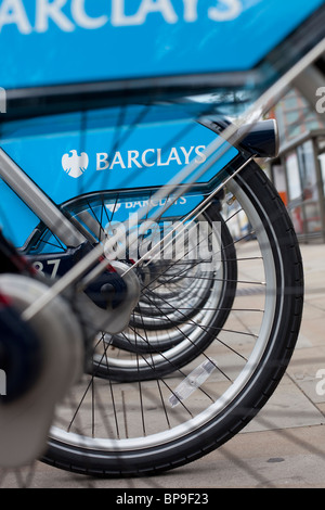 Eine detaillierte Aufnahme der Räder von Bikes in Londons 'Boris Bike' Vermietung Schema. Stockfoto