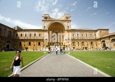 Cortile della Pigna Hof vor den Vatikanischen Museen, Vatikanstadt Stockfoto