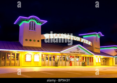 Wellington Pier gefangen in der Nacht in Great Yarmouth, Norfolk Stockfoto