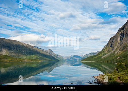 Reflexion über See Gjende, Gjendesheim, Nationalpark Jotunheimen, Norwegen Stockfoto