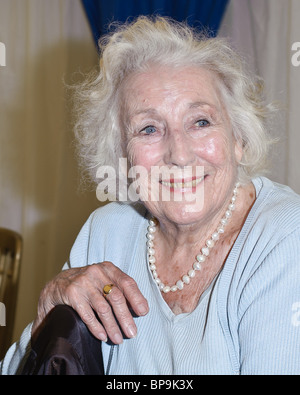 Dame Vera Lynn besucht der Royal Air Force Association Airshow Flughafen Shoreham. Tag1. 21. August 2010. Stockfoto